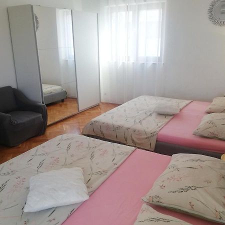 Apartment With Heated Pool And Sea View Trogir Exterior foto