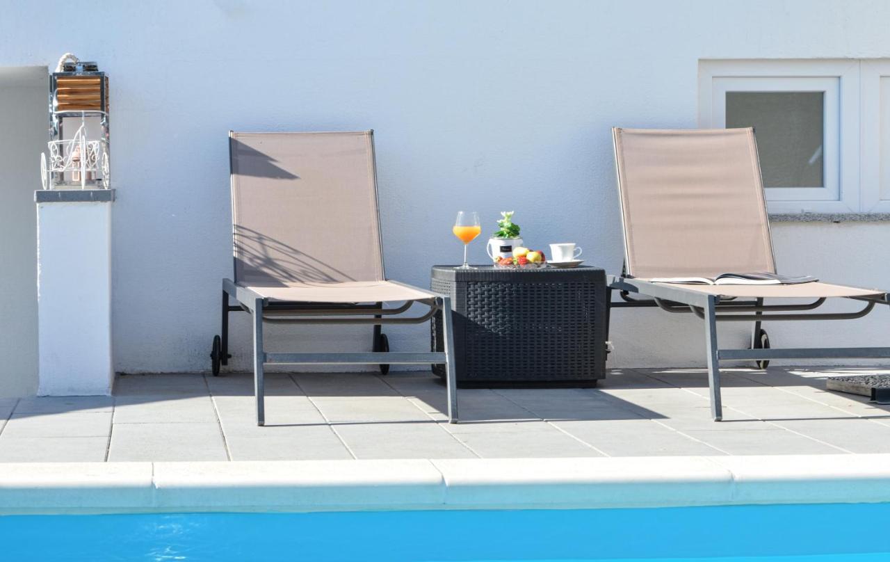 Apartment With Heated Pool And Sea View Trogir Exterior foto