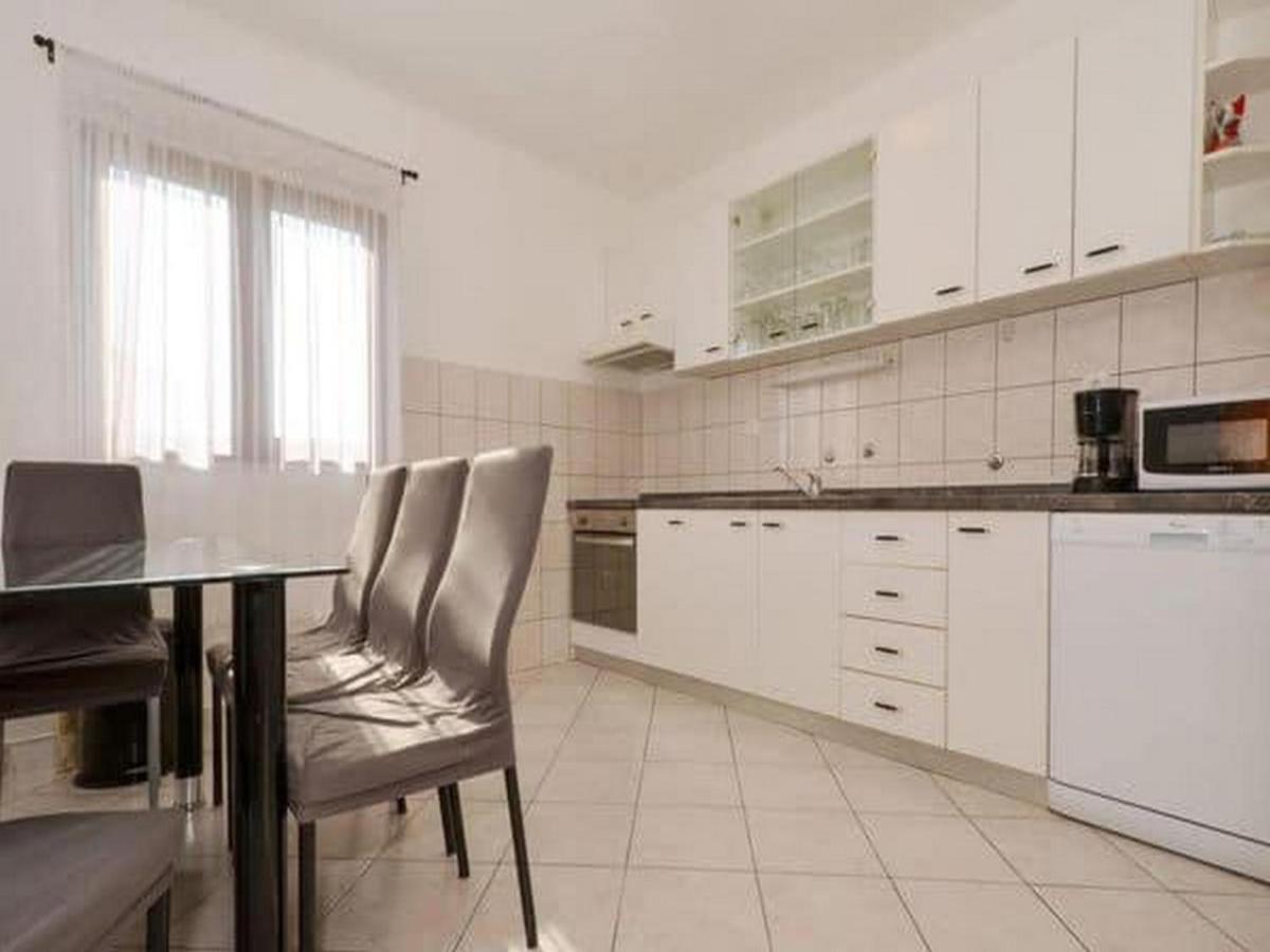Apartment With Heated Pool And Sea View Trogir Exterior foto