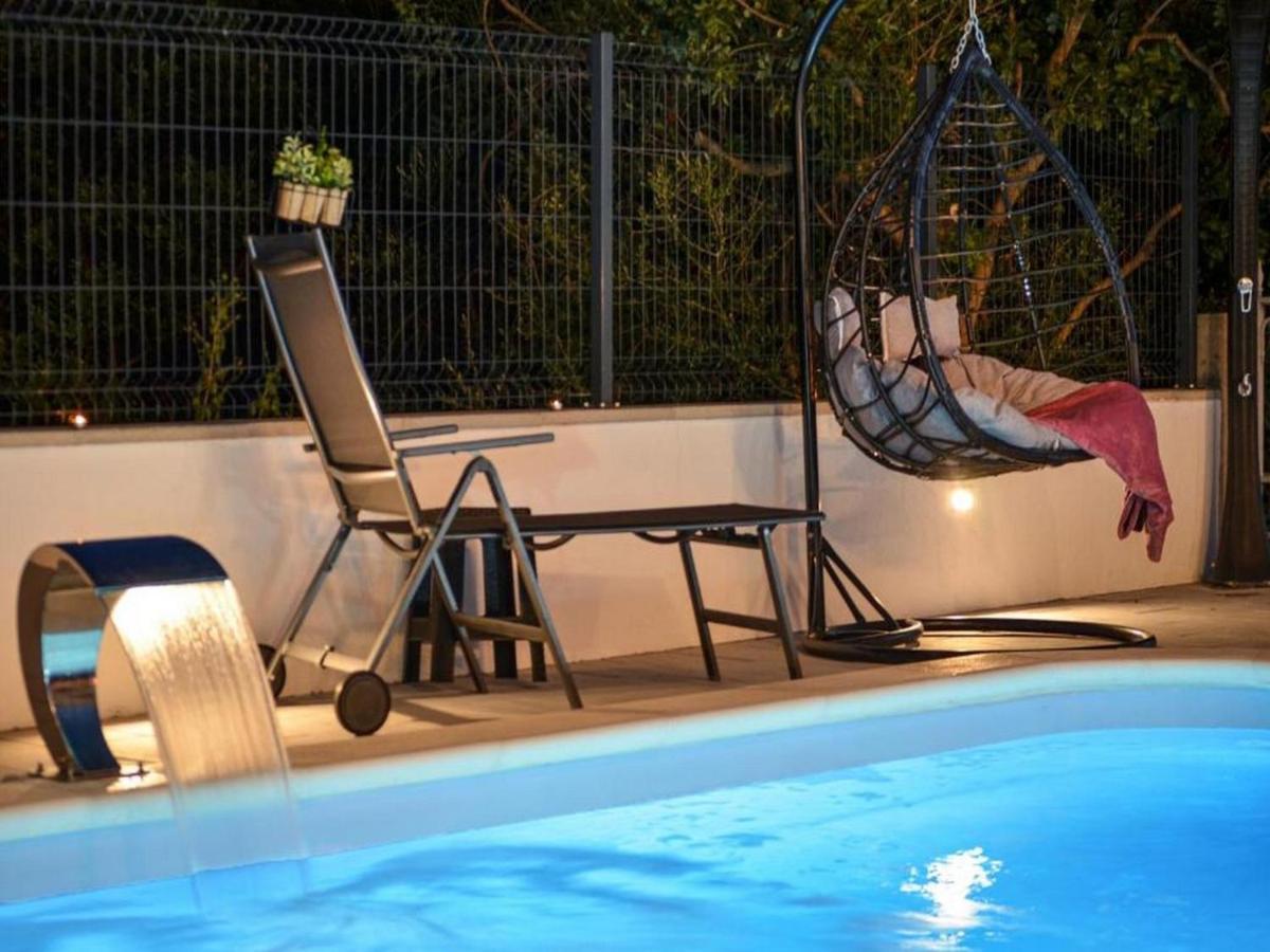 Apartment With Heated Pool And Sea View Trogir Exterior foto